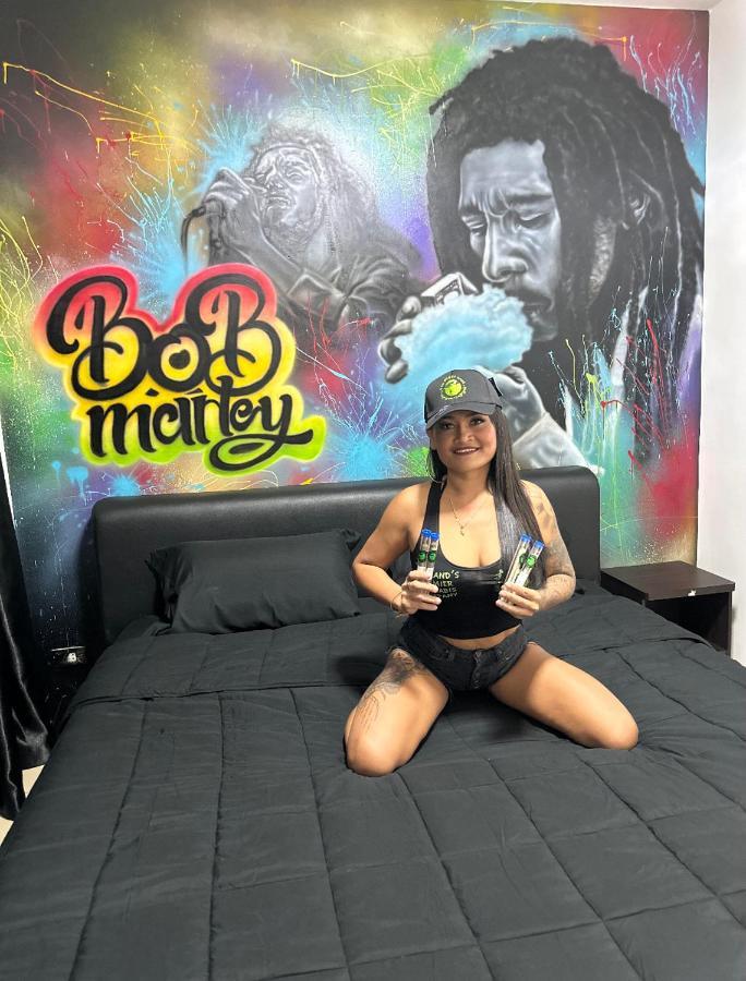 Bonkers Guesthouse 파타야 외부 사진