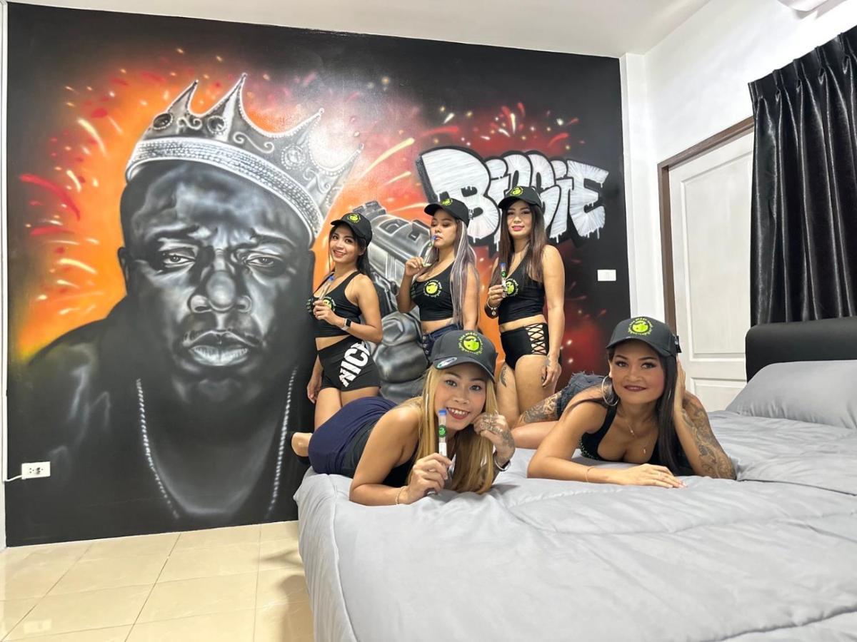 Bonkers Guesthouse 파타야 외부 사진